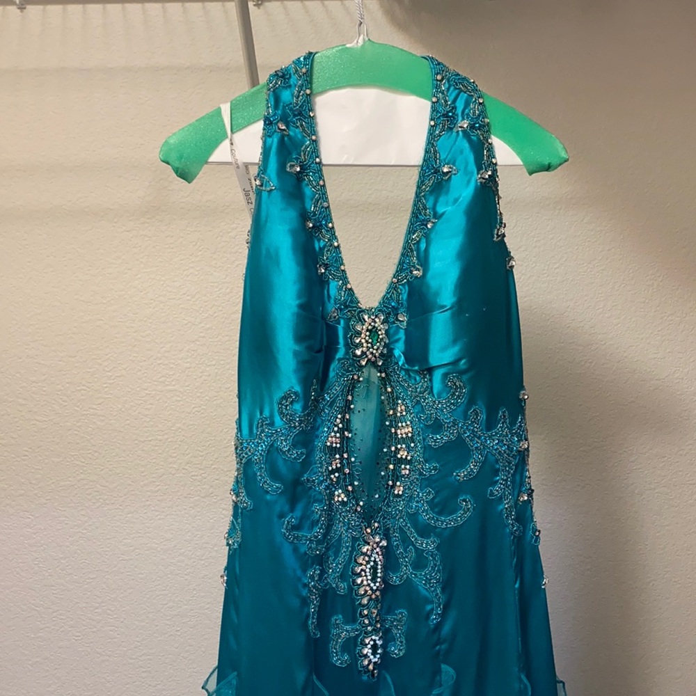 Beautiful gown, only worn once